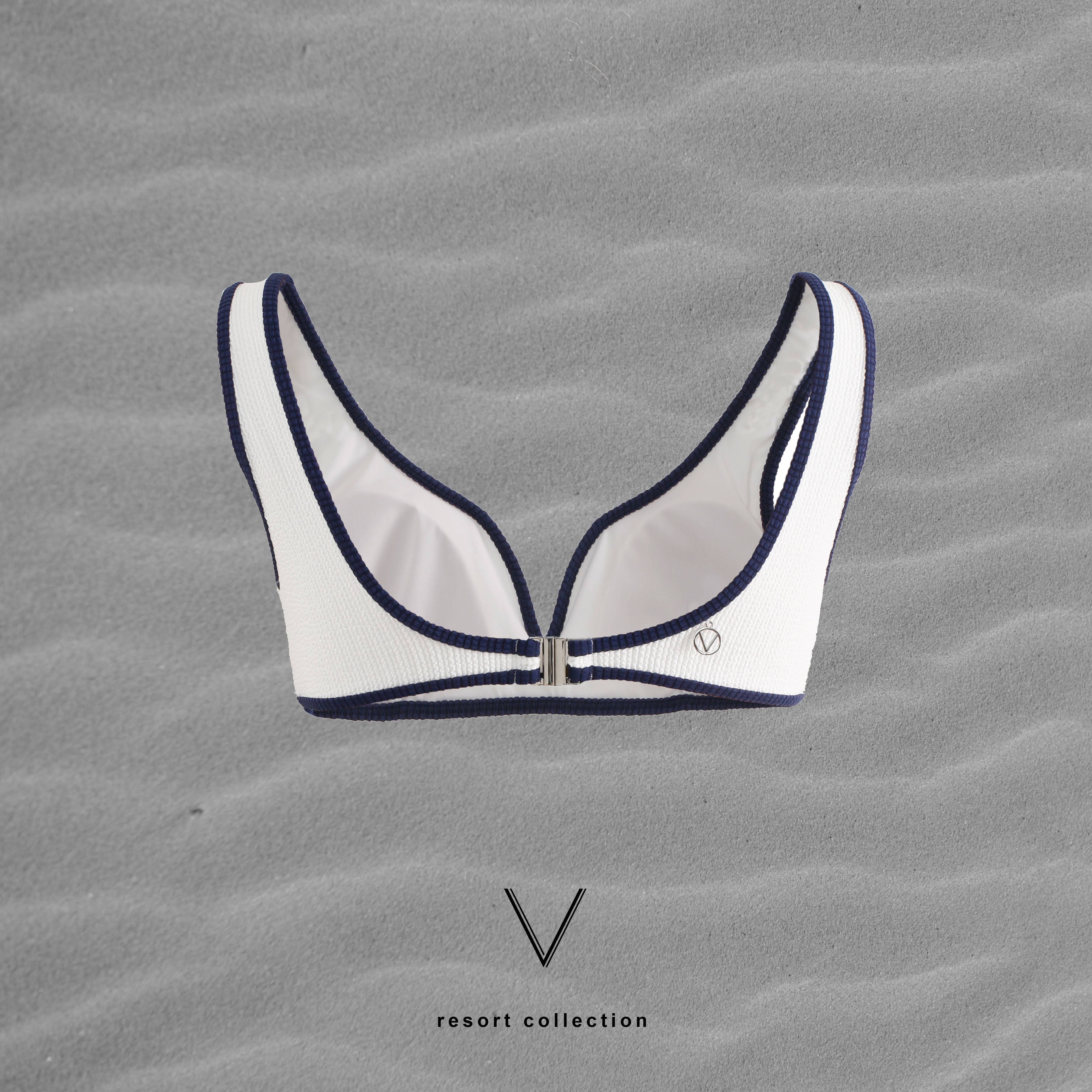 RESORT COLLECTION  WHITE TRIM NAVY BRA