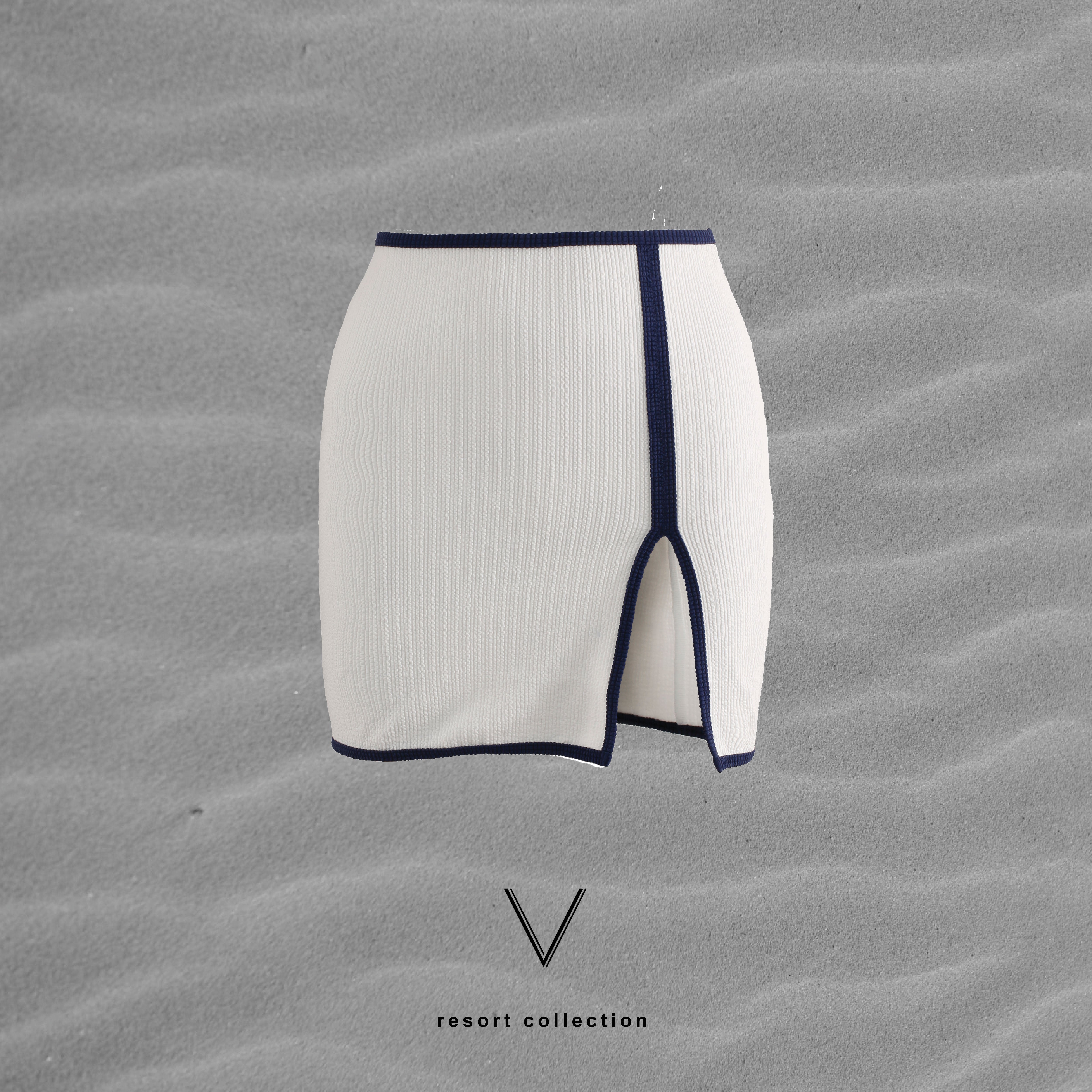 RESORT COLLECTION WHITE TRIM NAVY MINI SKIRT