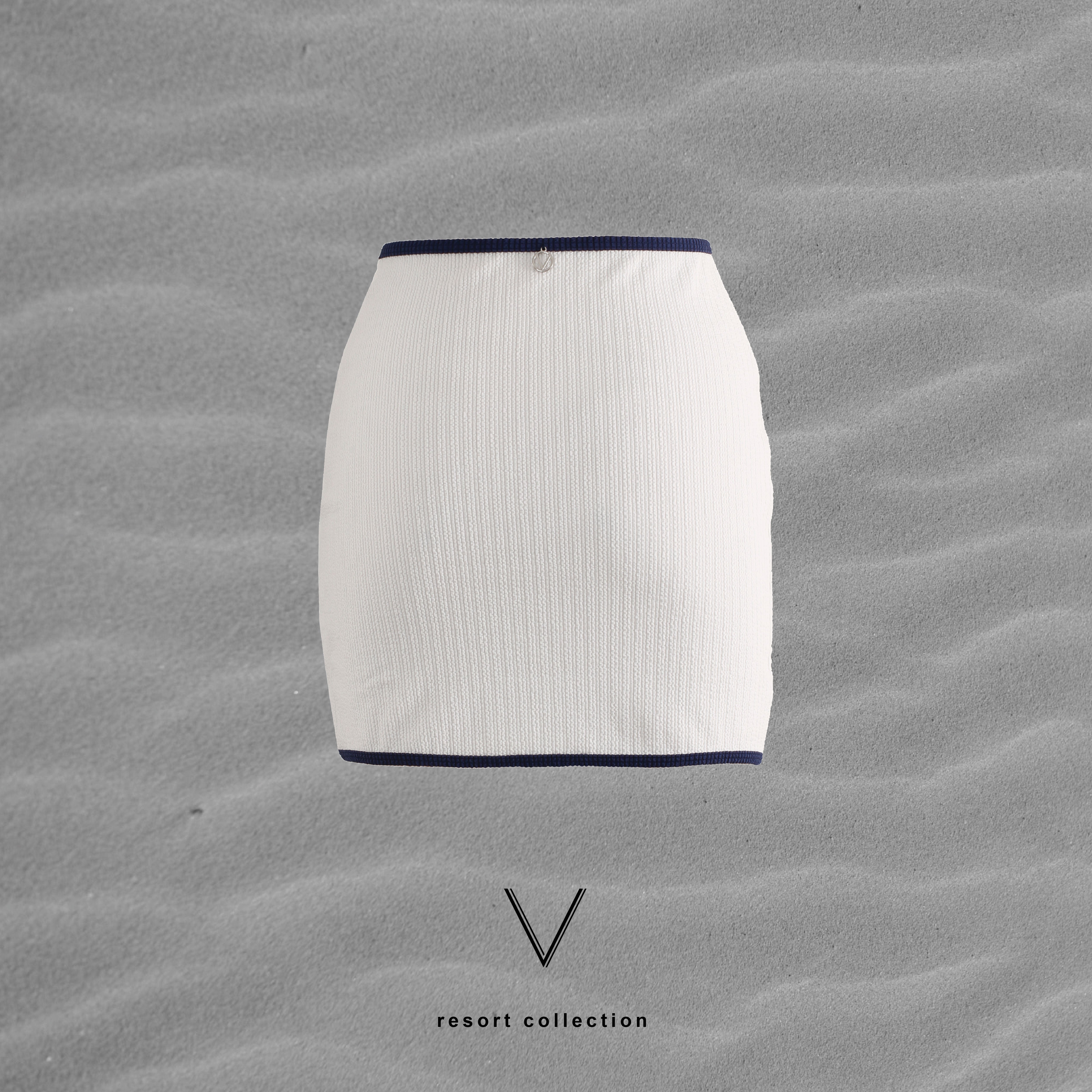 RESORT COLLECTION WHITE TRIM NAVY MINI SKIRT