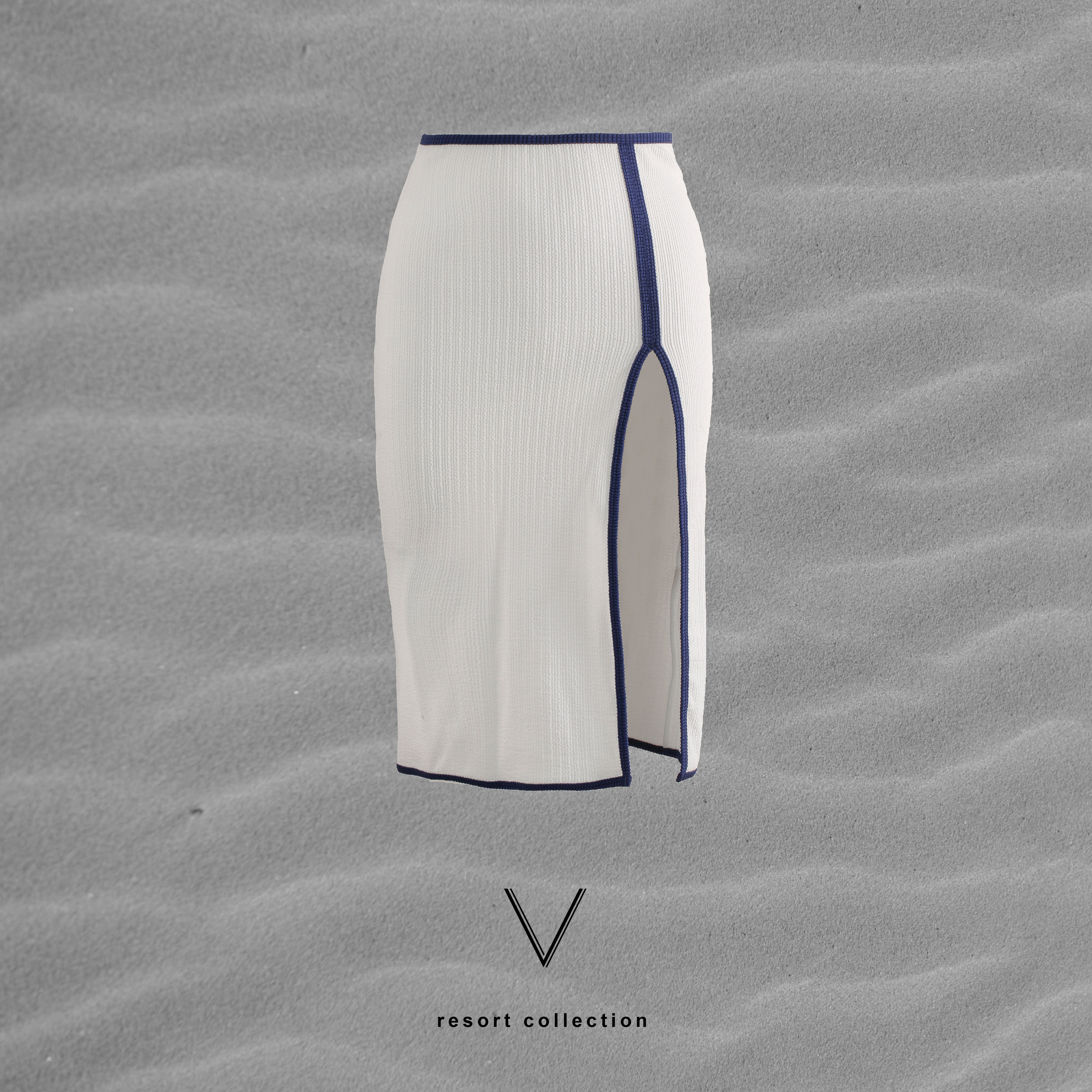 RESORT COLLECTION WHITE TRIM NAVY KNEE LENGTH SKIRT